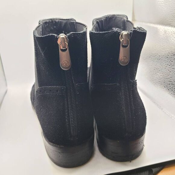 Adrienne Vittadini Womens Boots Size 9 Black Suede Wing Tip Detail Like New - Picture 4 of 8